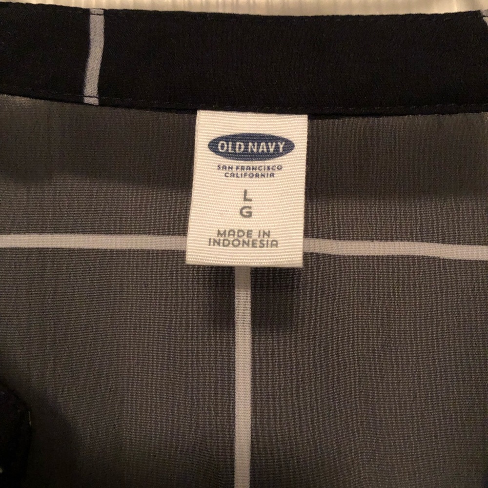 Old Navy Women’s Blouse - Picture 2 of 5